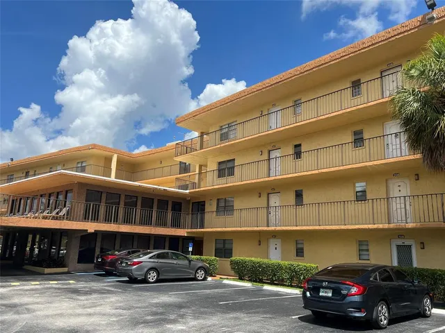 $1,800 | 9273 Southwest 8th Street, Unit 419, Boca Raton, FL 33428
