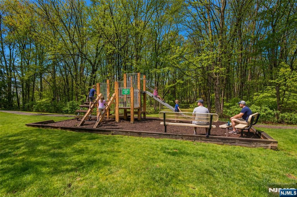 75 Washington Court Towaco, NJ 07082 - Photo 38 of 40
