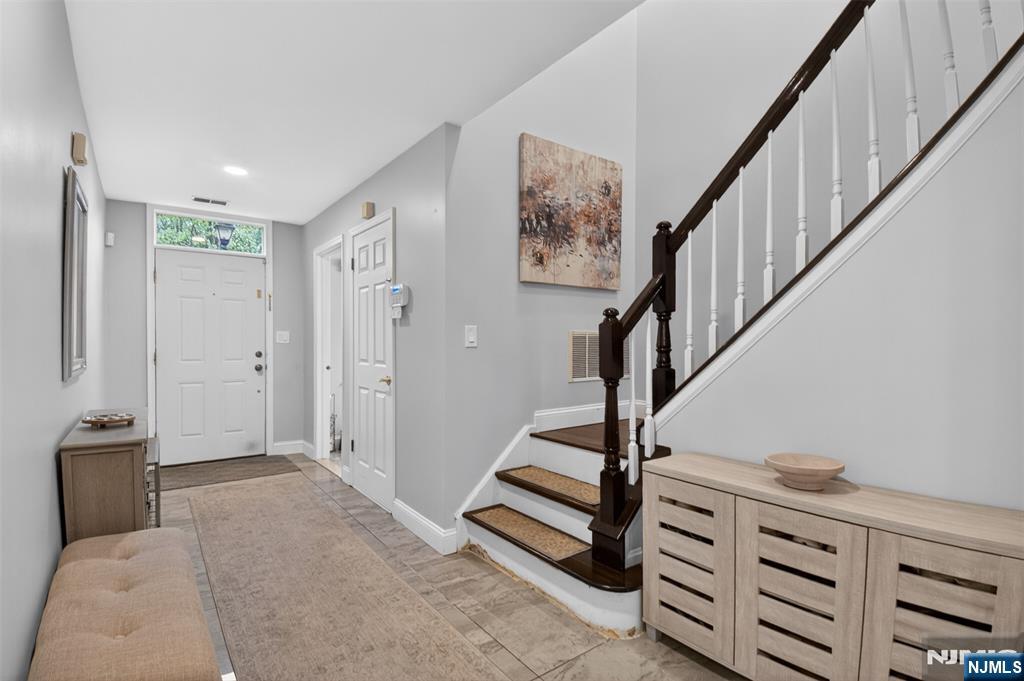 75 Washington Court Towaco, NJ 07082 - Photo 4 of 40