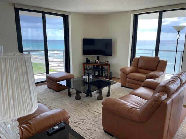 250 South Ocean Boulevard, Unit 3H Boca Raton, FL 33432 - Photo 4 of 45 IMG_3446