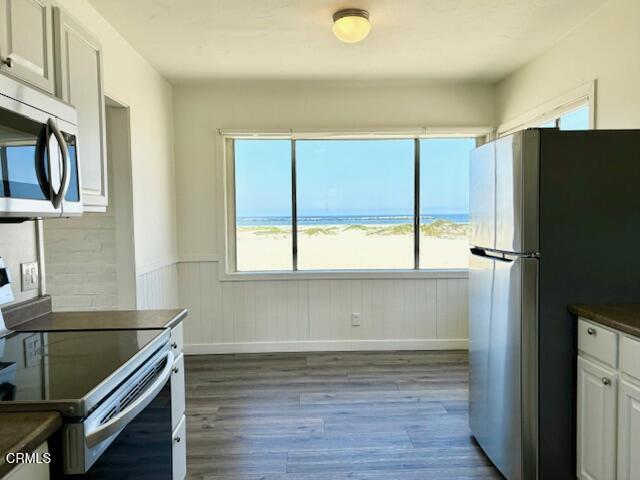 3289 Ocean Drive, Unit 3 Oxnard, CA 93035 - Photo 1 of 18 a kitchen with a window a refrigerator and a window
