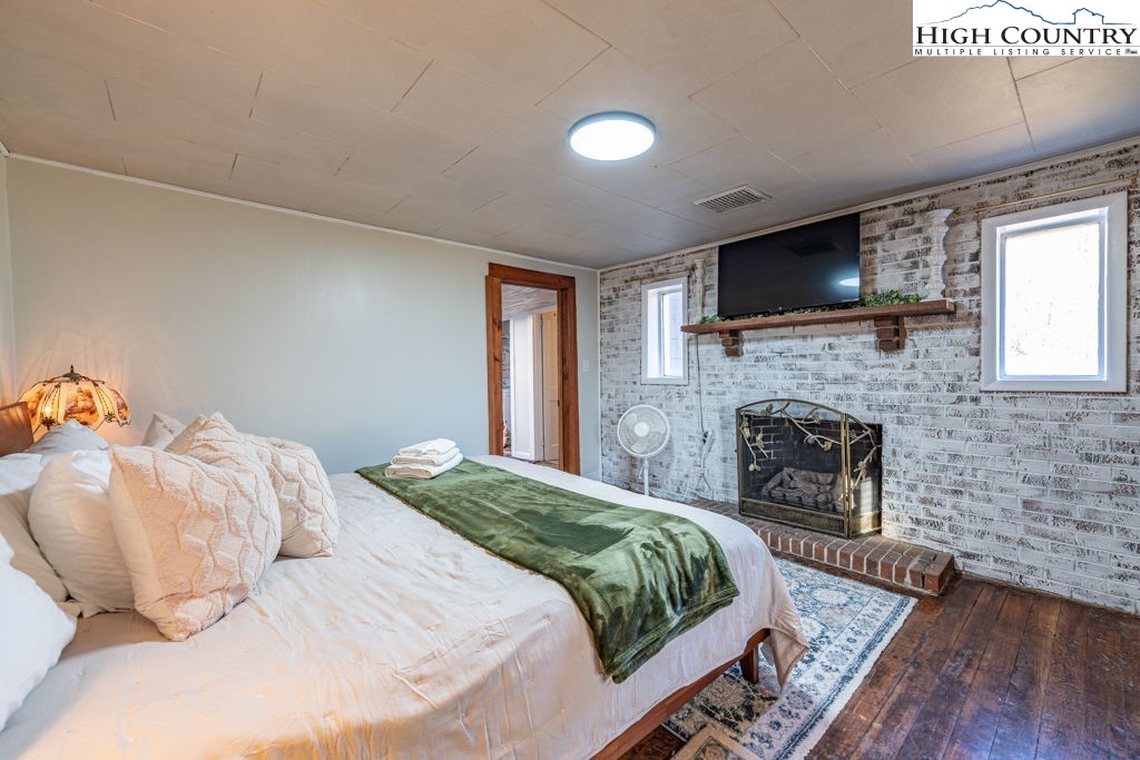 40 Painter Road Banner Elk, NC 28604 - Photo 25 of 45 a bedroom with a bed and a television