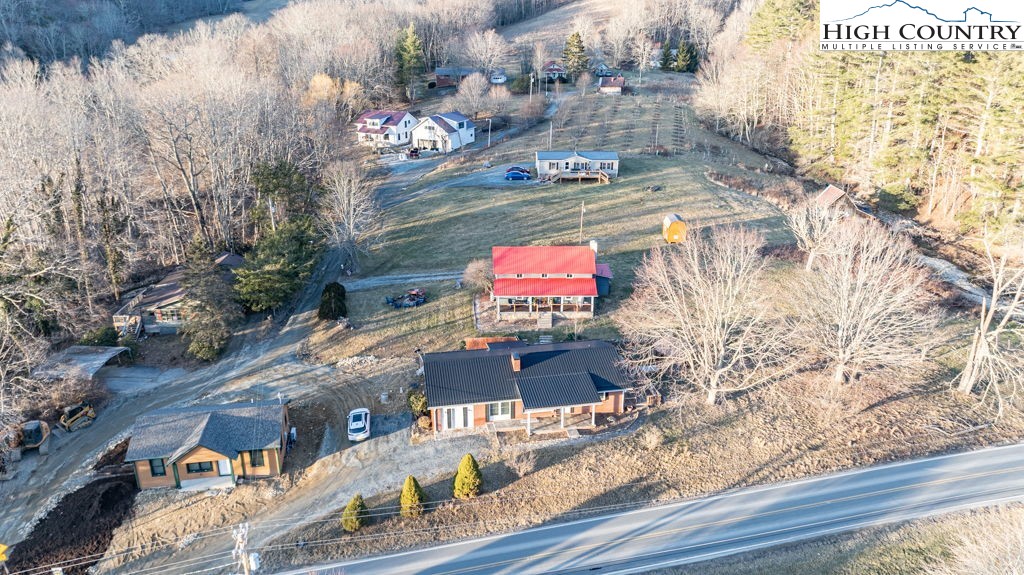 40 Painter Road Banner Elk, NC 28604 - Photo 37 of 45 a outdoor view of a building