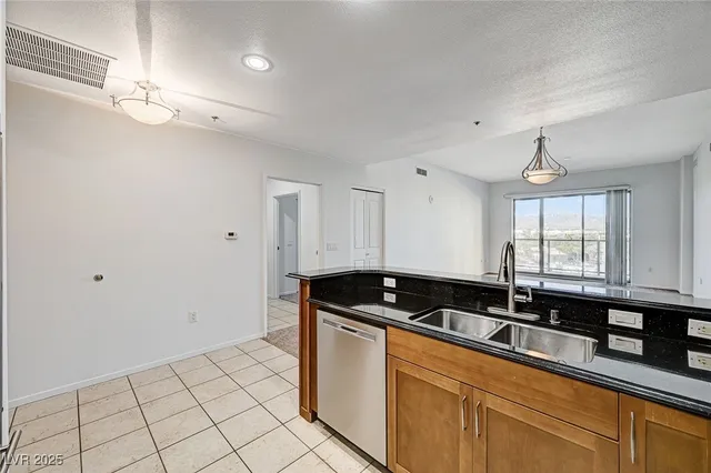 $2,000 | 8255 South Las Vegas Boulevard, Unit 718, Las Vegas, NV 89123