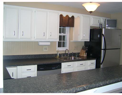 227 Ridge Pittsburgh, PA 15221 - Photo 4 of 8 Kitchen.