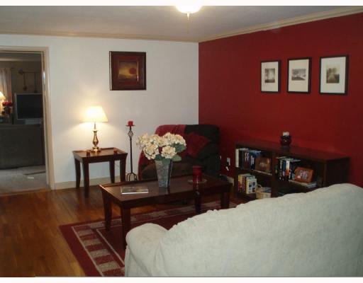 227 Ridge Pittsburgh, PA 15221 - Photo 5 of 8 Living Room.