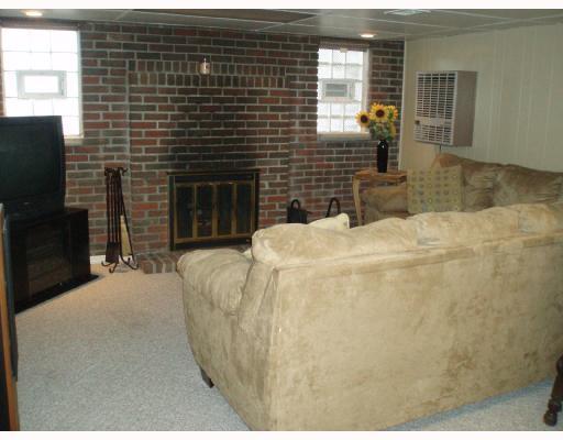 227 Ridge Pittsburgh, PA 15221 - Photo 7 of 8 Den/Family/Great Room.