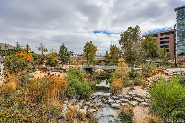 a room with lots of traffic and a space