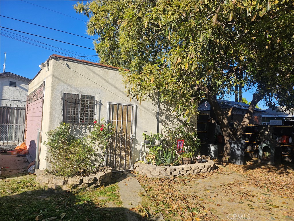 363 West Spruce Street Compton, CA 90220 - Photo 3 of 6 GARAGE