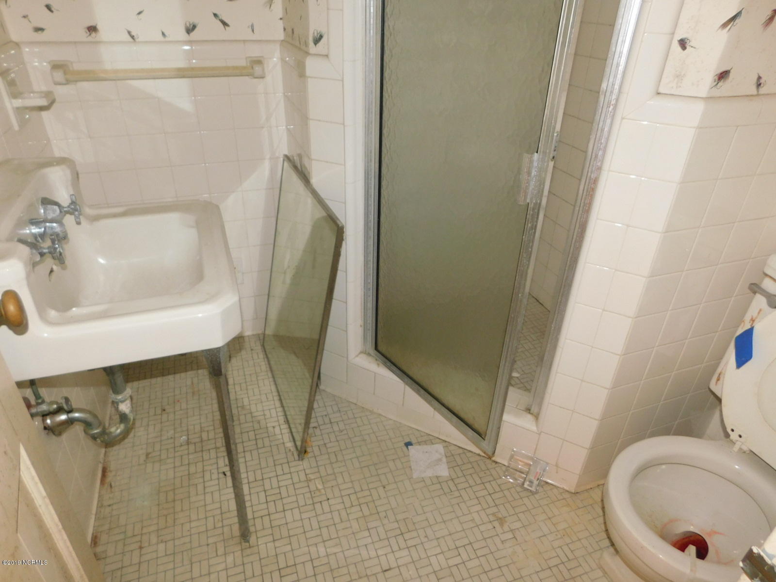 904 Rountree Street Kinston, NC 28501 - Photo 16 of 17 Bathroom