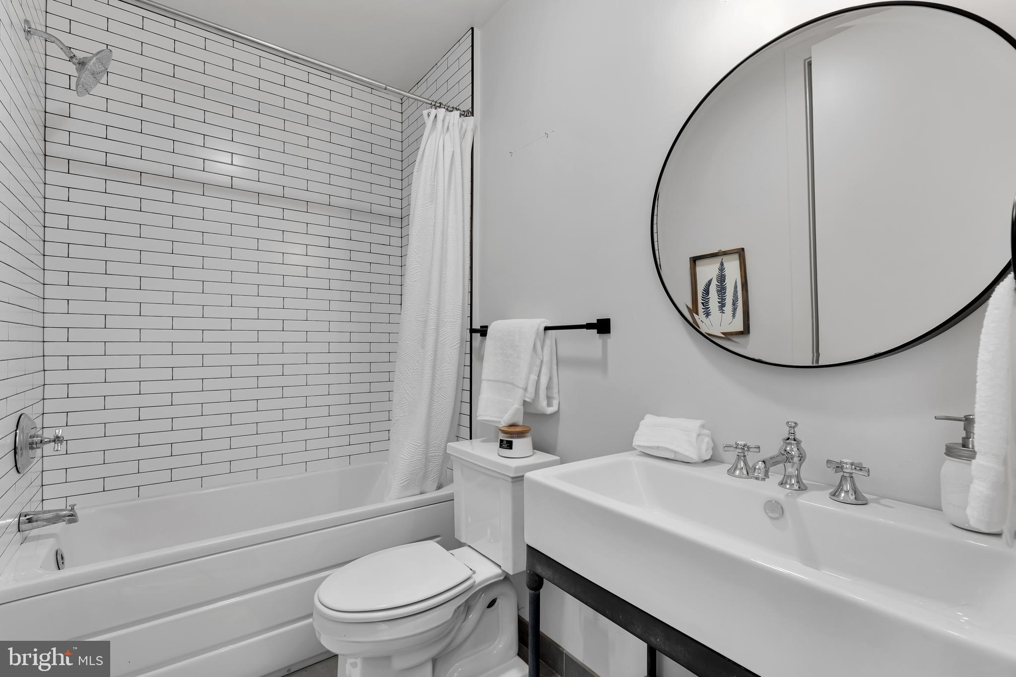 774 Girard Street Northwest, Unit 4W Washington, DC 20001 - Photo 25 of 33