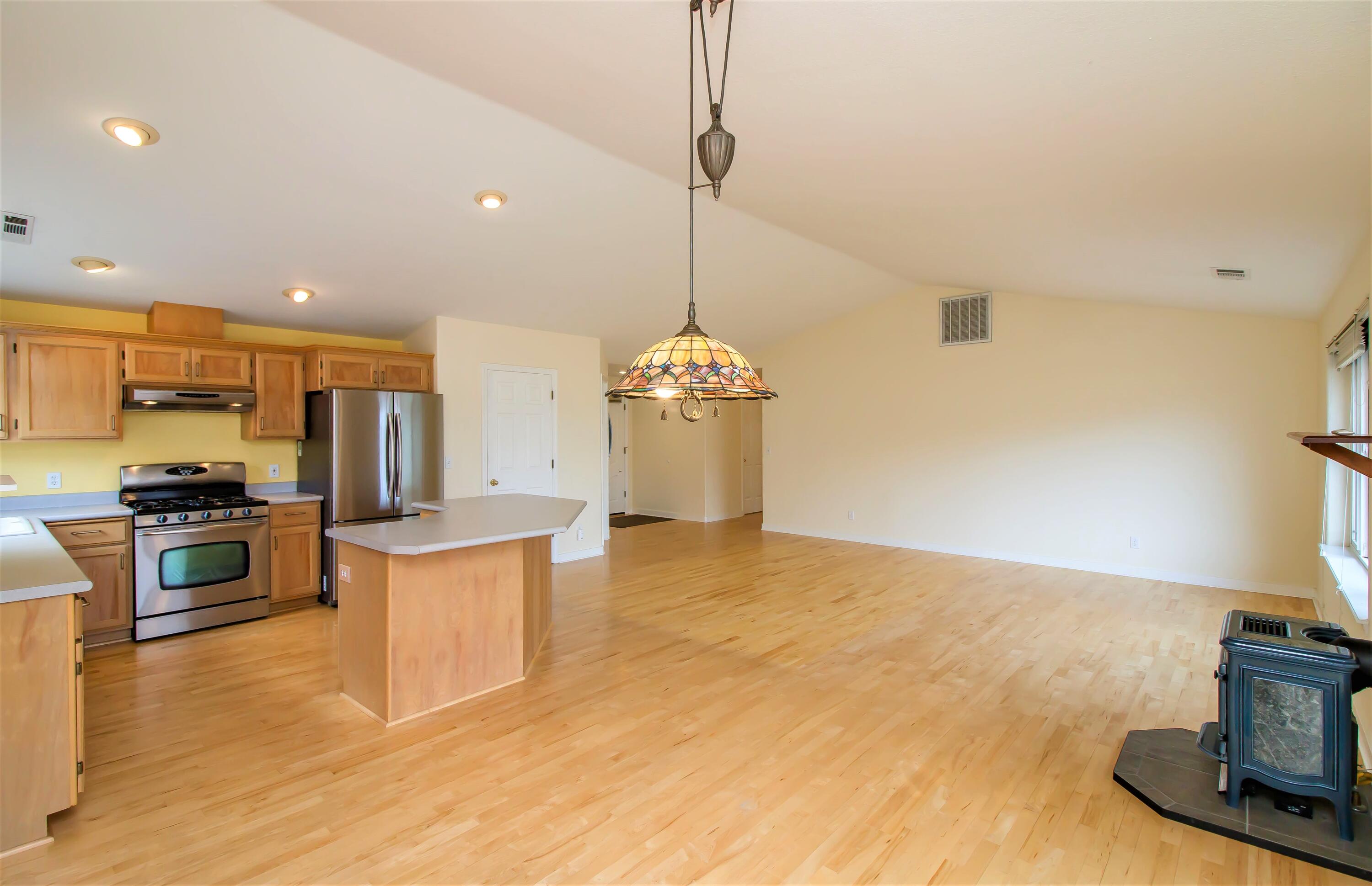 135 Suncrest Road Talent, OR 97540 - Photo 7 of 31 Dining2