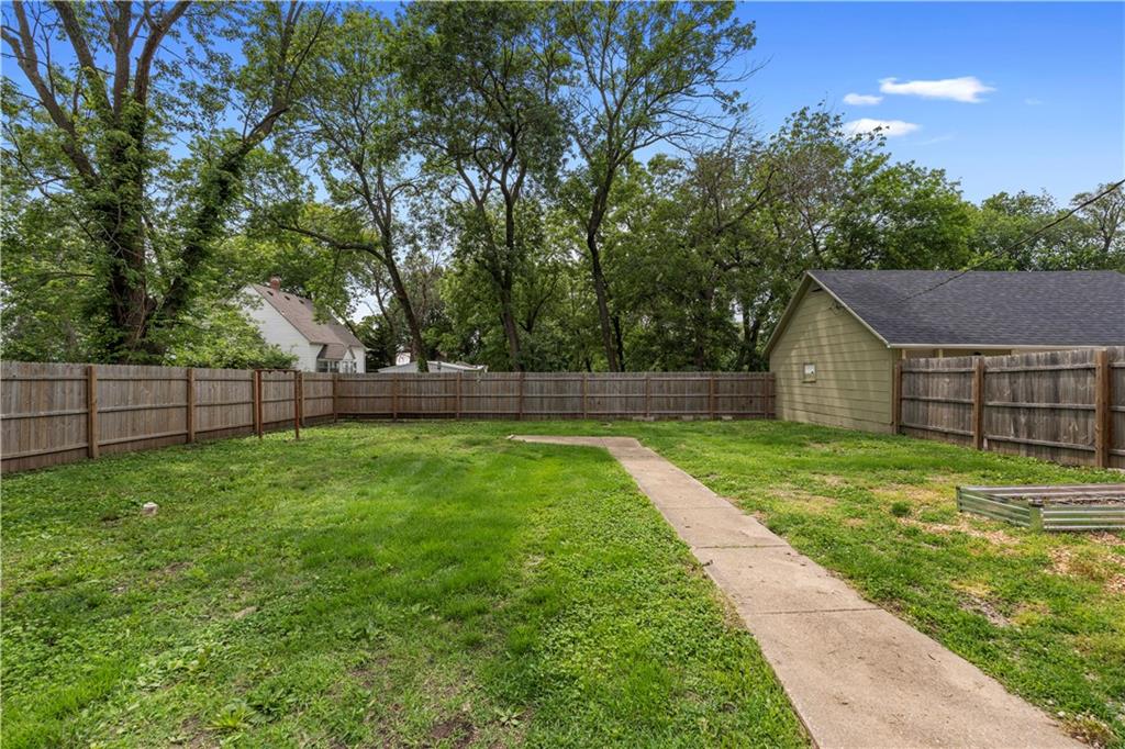 104 North High Street Butler, MO 64730 - Photo 3 of 49