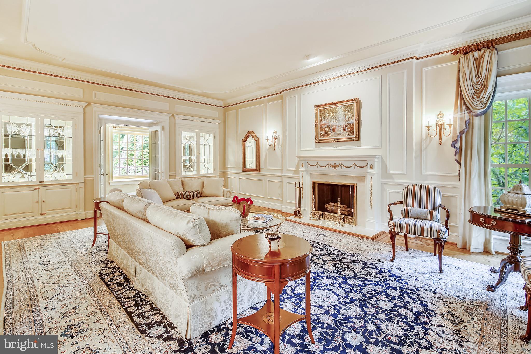 8723 Persimmon Tree Road Potomac, MD 20854 - Photo 8 of 81 Living room
