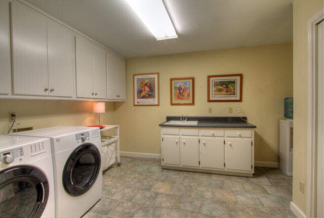 9075 Mosley Road Fairhope, AL 36532 - Photo 28 of 46 laundry room