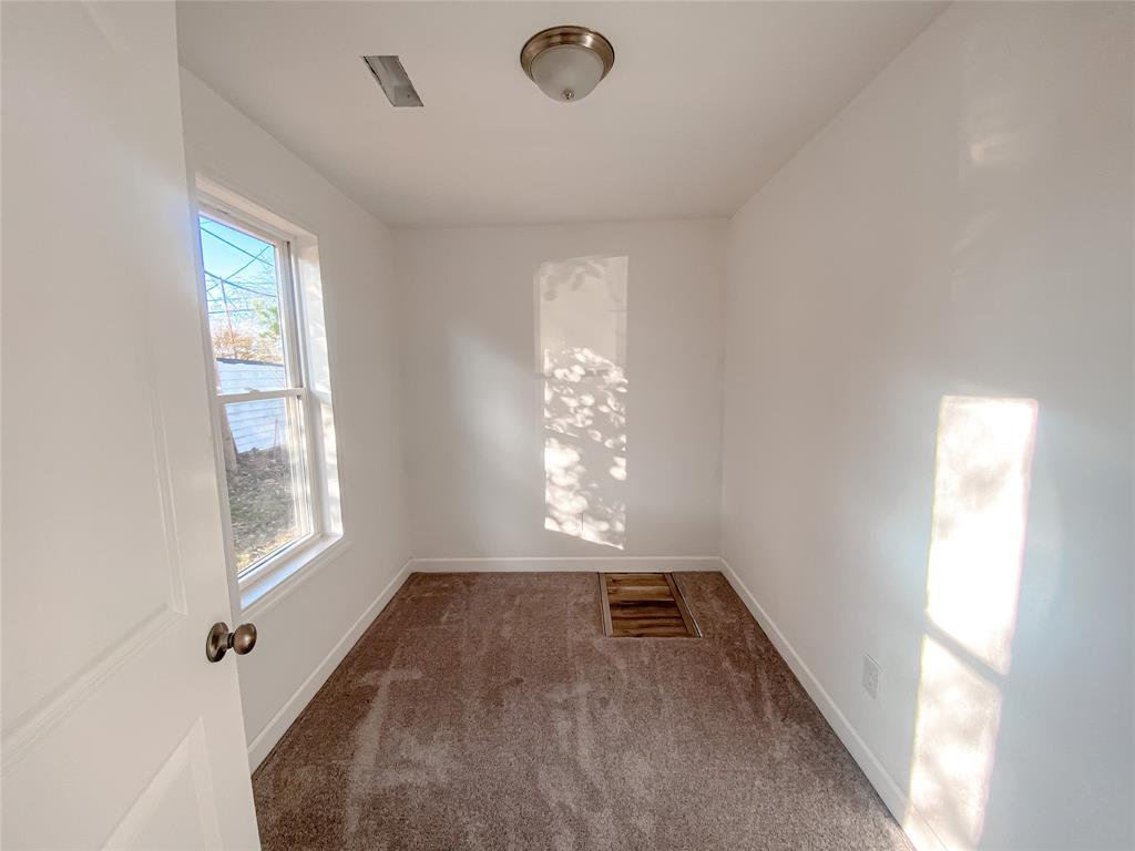 236 Andover Road Anderson, IN 46013 - Photo 8 of 14 Gallery Image 8
