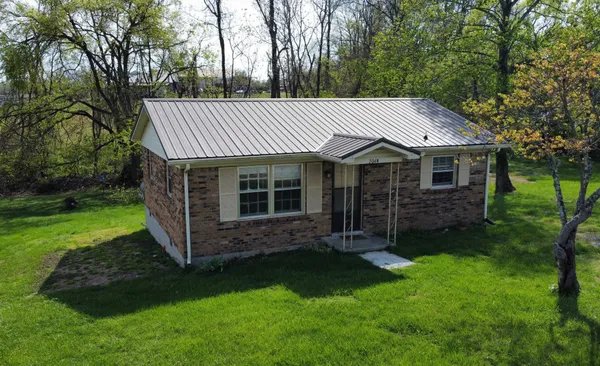 $650,000 | 204 George Akins Road, Westmoreland, TN 37186