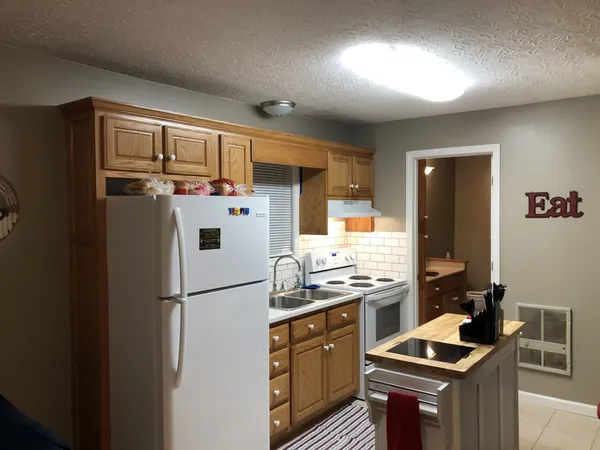 $650,000 | 204 George Akins Road, Westmoreland, TN 37186