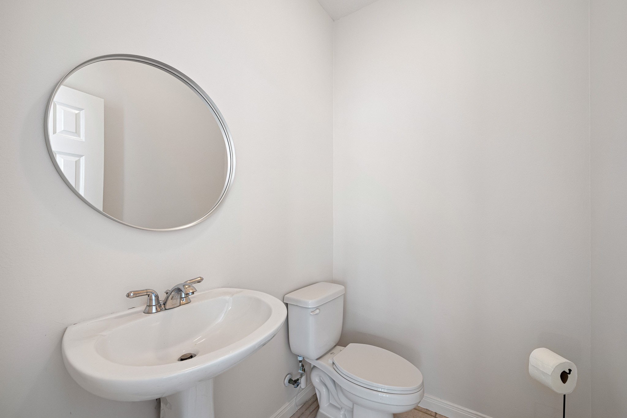 1727 Hadley Street Houston, TX 77003 - Photo 11 of 38 Private half bath.