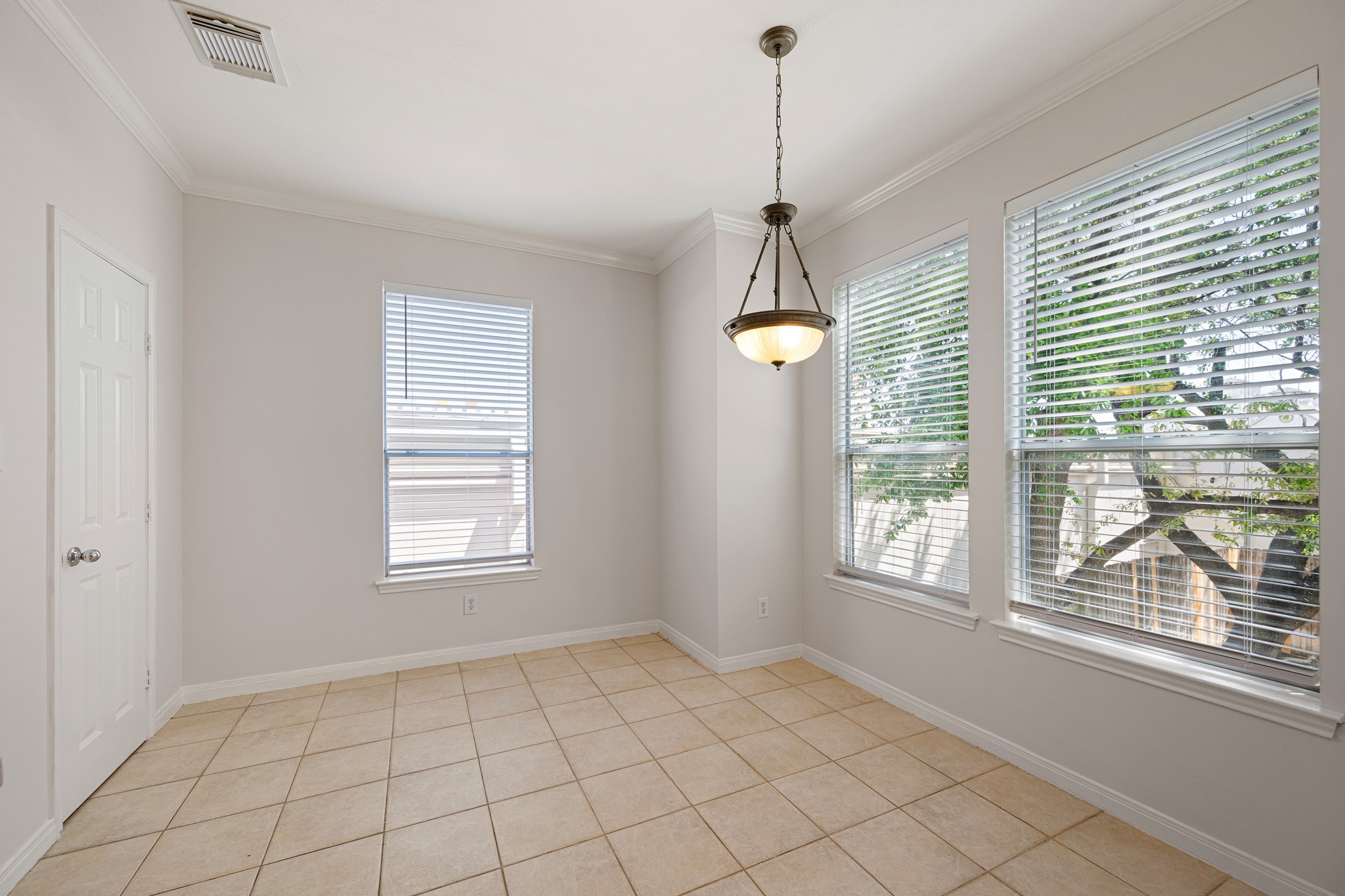 1727 Hadley Street Houston, TX 77003 - Photo 15 of 38 Large breakfast area surrounded by windows offering great natural light.