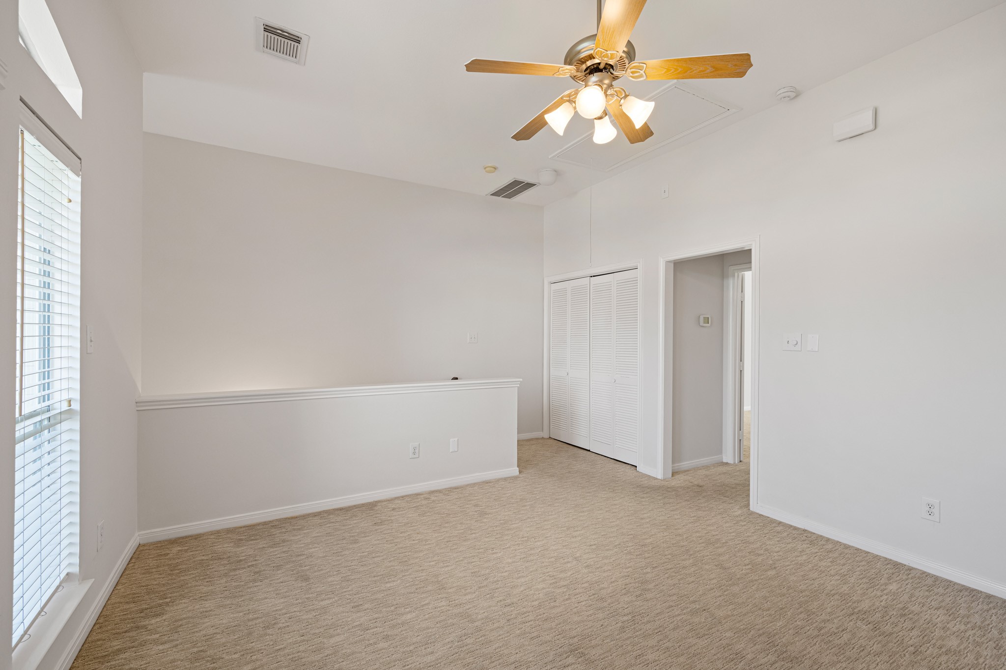 1727 Hadley Street Houston, TX 77003 - Photo 27 of 38 This inviting flex space offers fresh paint, designer carpeting, ceiling fan, and convenient access to the washer and dryer—perfect for a home office, playroom, or cozy retreat.