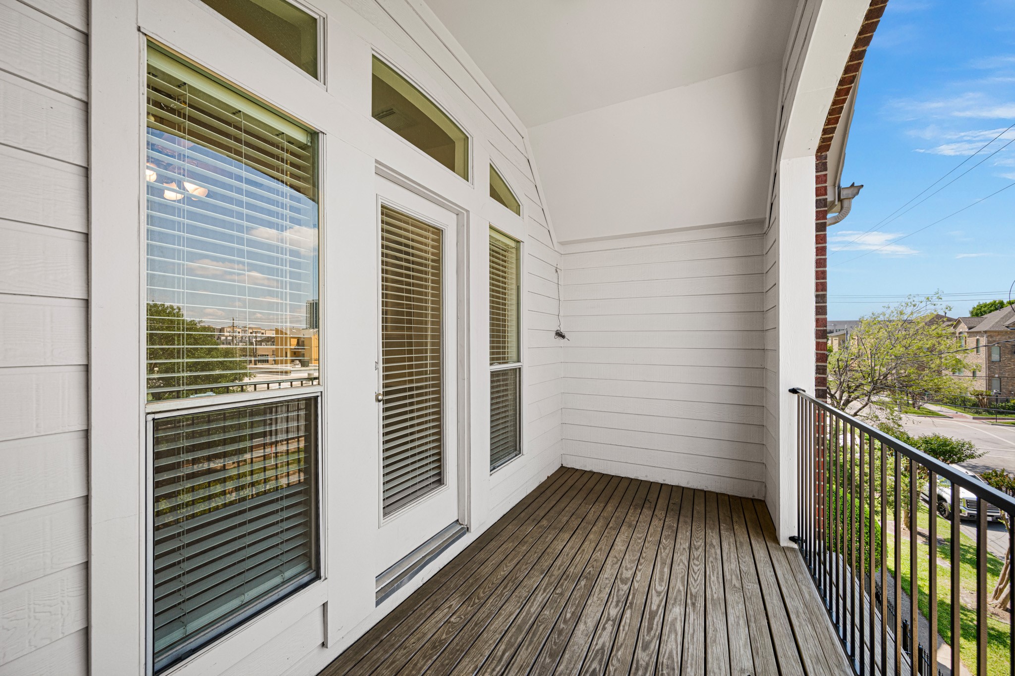 1727 Hadley Street Houston, TX 77003 - Photo 29 of 38 The third-floor balcony is the perfect setting to unwind or entertain friends.