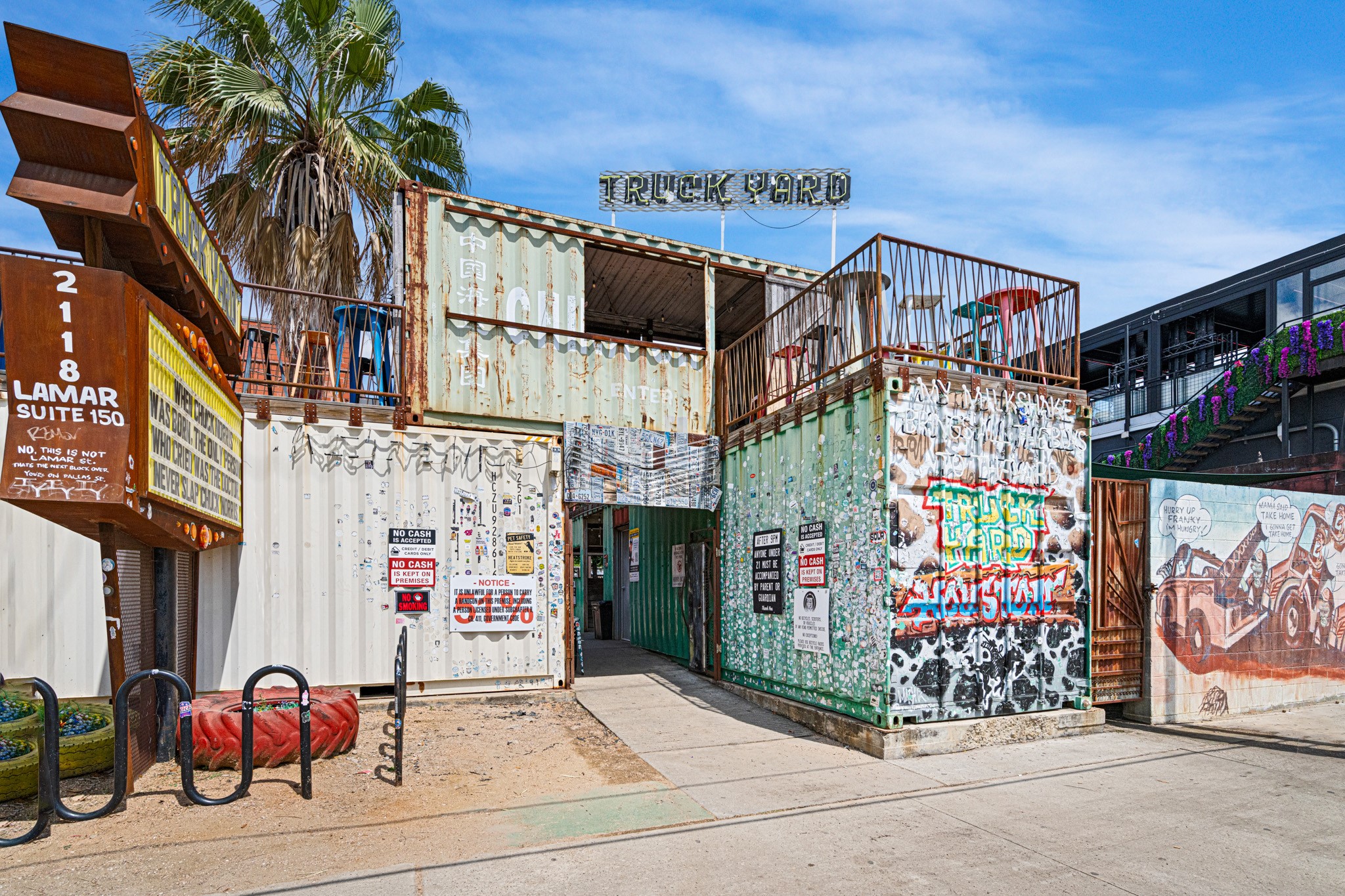 1727 Hadley Street Houston, TX 77003 - Photo 38 of 38 Just a short stroll from 1727 Hadley—enjoy drinks, food trucks, and live music at Truck Yard! ??????