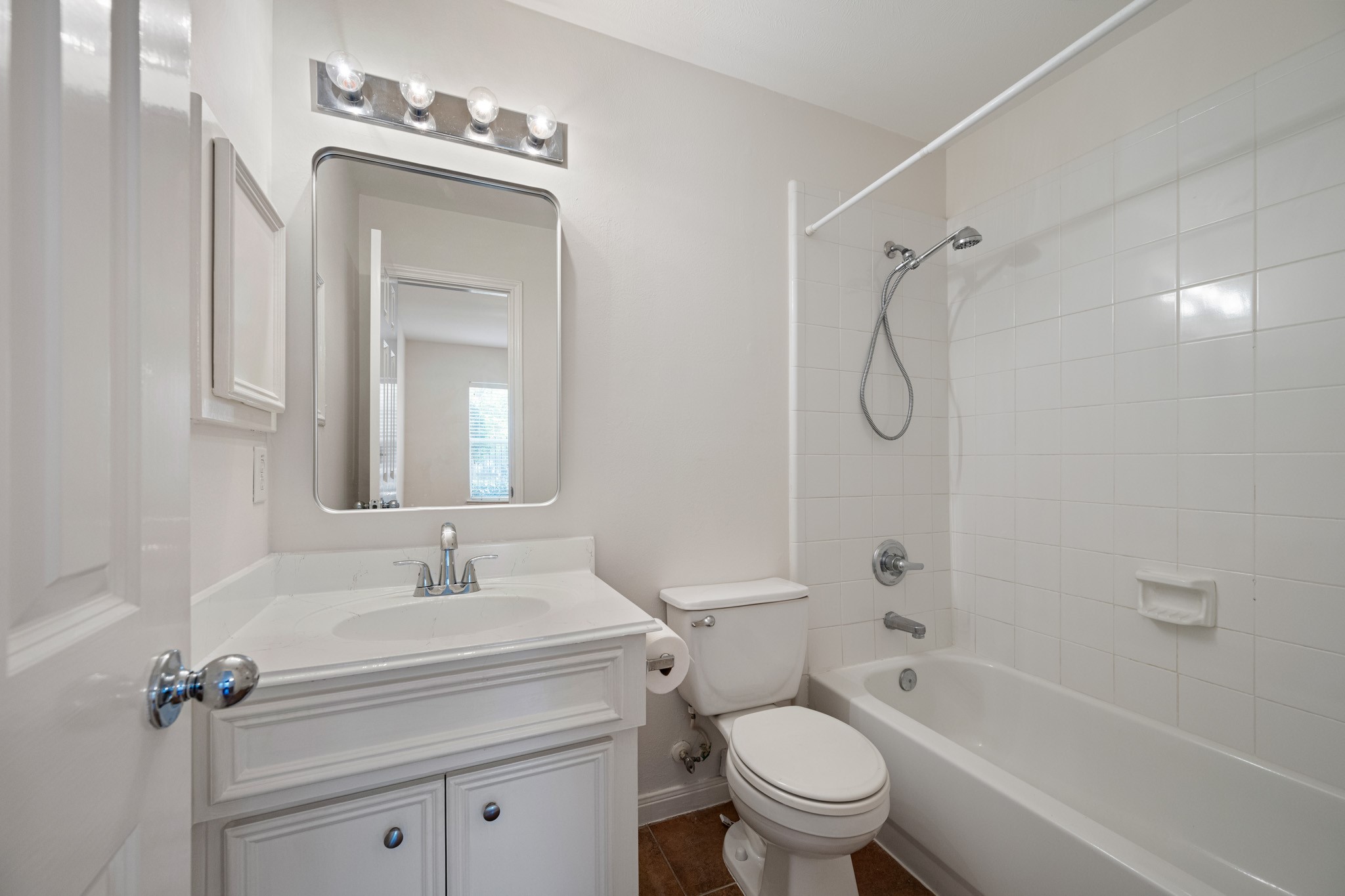 1727 Hadley Street Houston, TX 77003 - Photo 6 of 38 First floor secondary private bath.