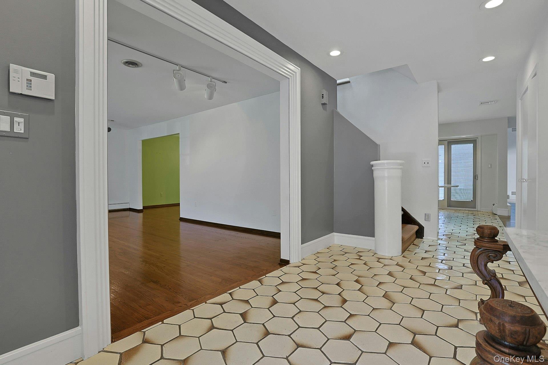 44 Ruth Drive New City, NY 10956 - Photo 4 of 40 Gracious foyer