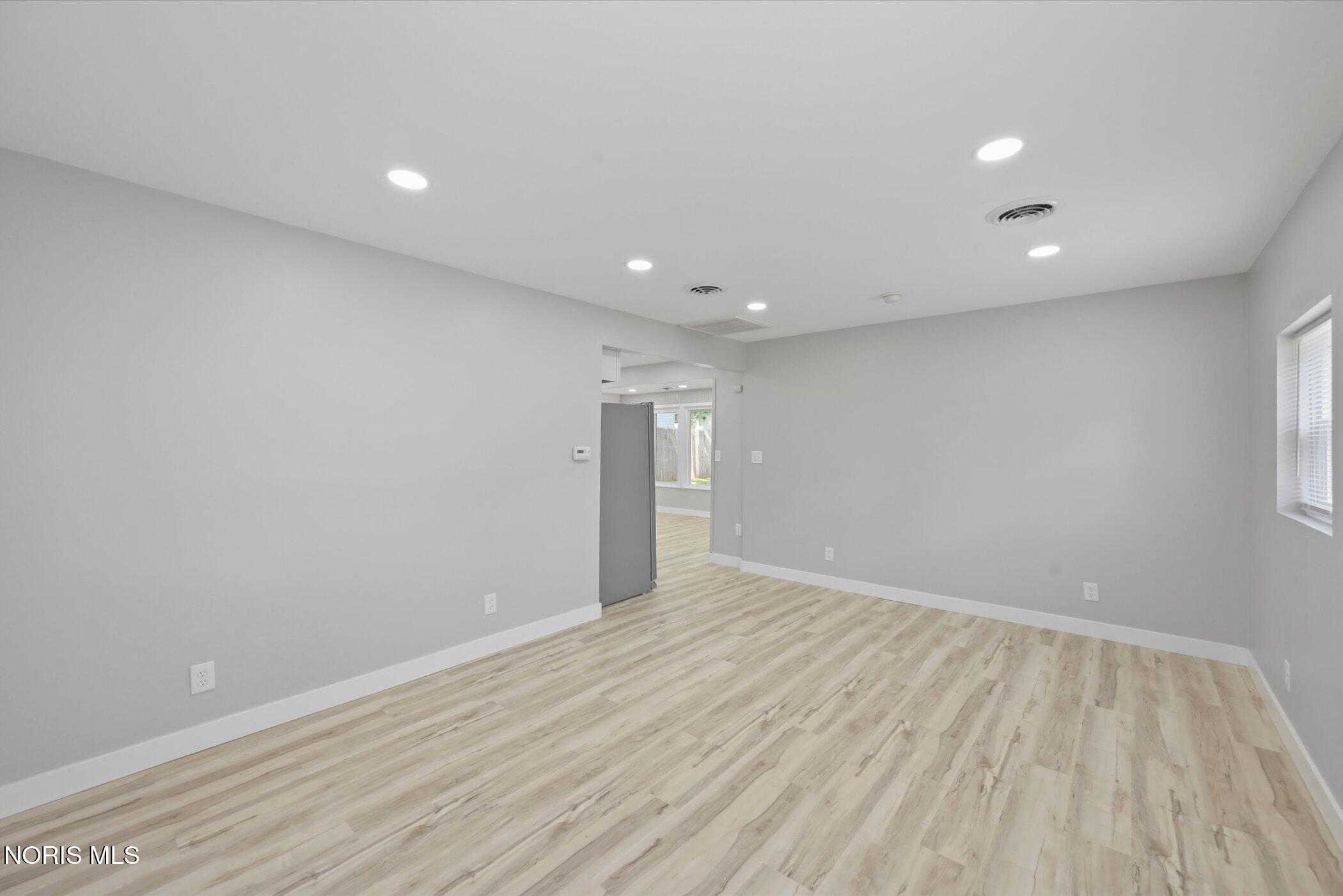 1374 Gage Road Toledo, OH 43612 - Photo 8 of 27 Gallery Image 8