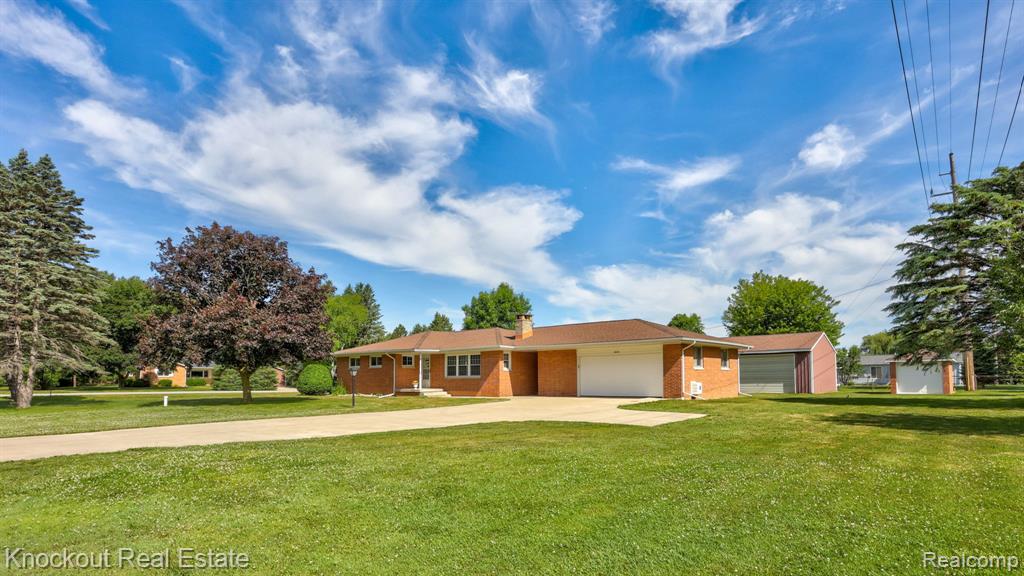 5992 Dubois Road Vassar, MI 48768 - Photo 1 of 59
