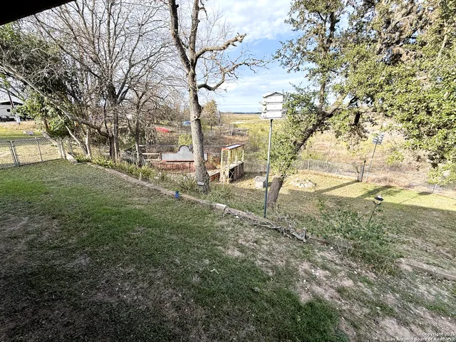 a view of yard with trees