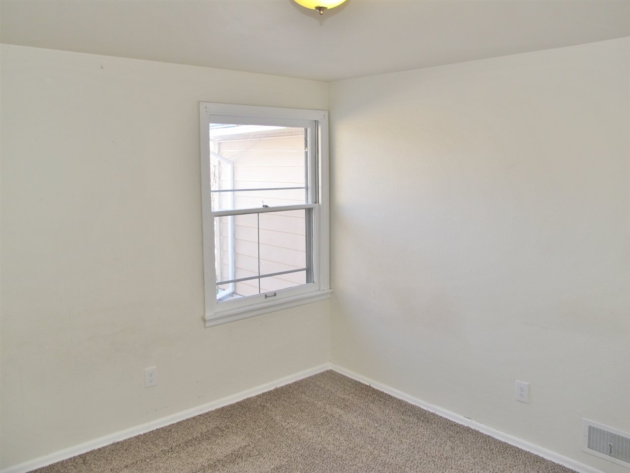 1426 Ella Road Spokane Valley, WA 99212 - Photo 6 of 20