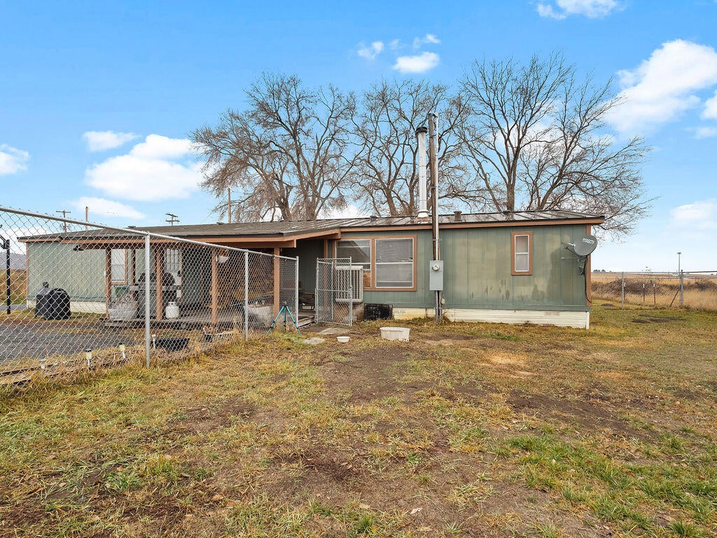 13779 Matney Road Klamath Falls, OR 97603 - Photo 6 of 26 PC170093