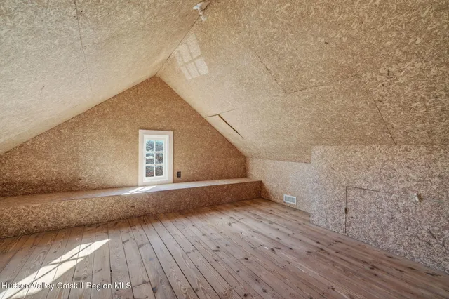 a view of porch with garage