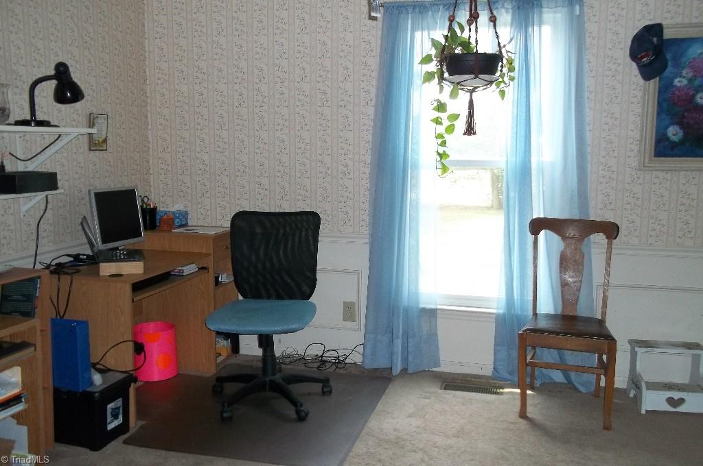 635 Ritters Lake Road Greensboro, NC 27406 - Photo 3 of 13 Gallery Image 3