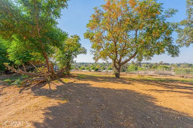a street view with residential houses