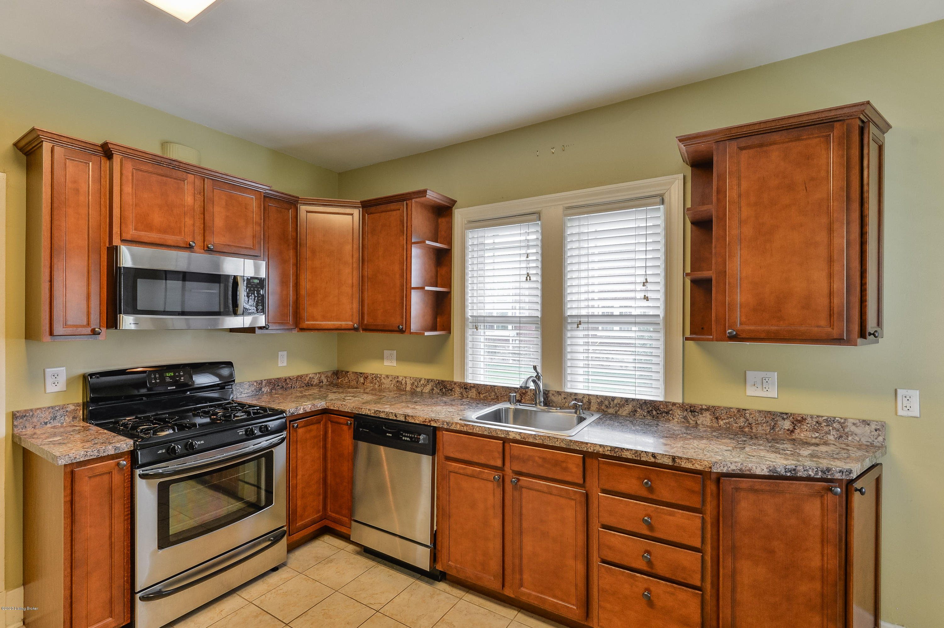 3417 Lexington Road Louisville, KY 40207 - Photo 20 of 38 022 - 20200407-2887