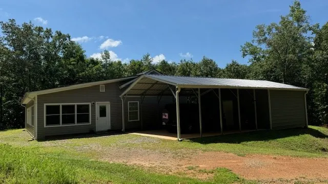 a view of a house with yard in front of it