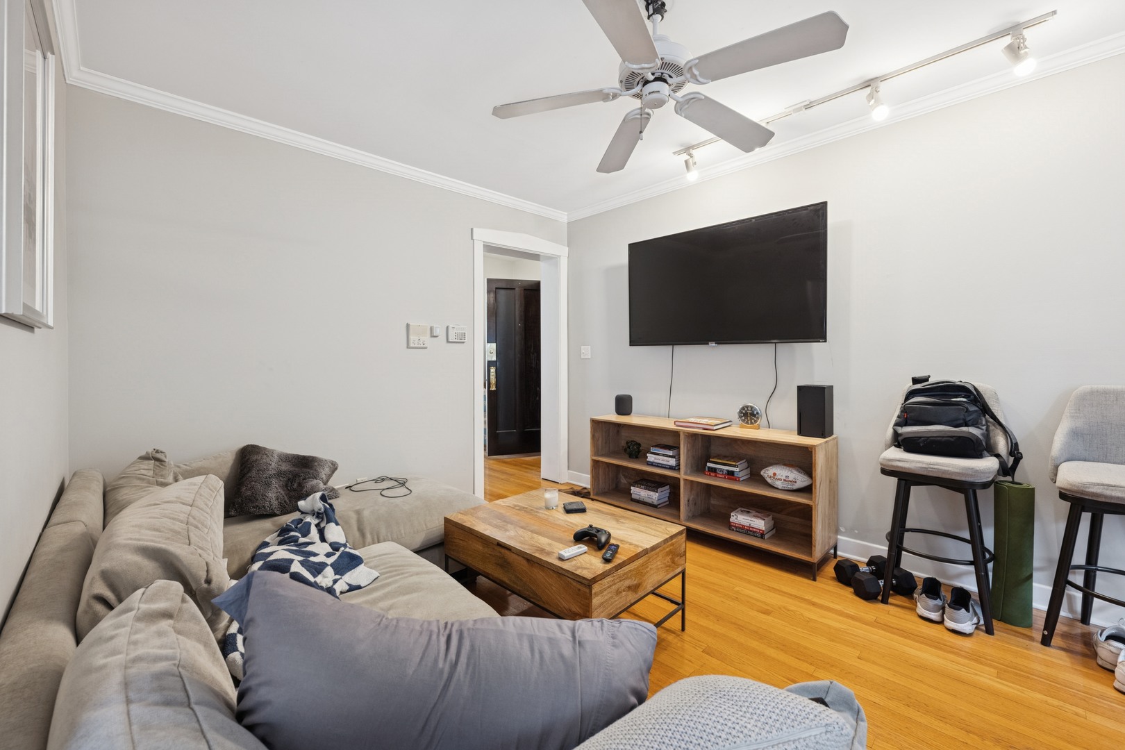 Undisclosed Address Chicago, IL 60657 - Photo 6 of 9