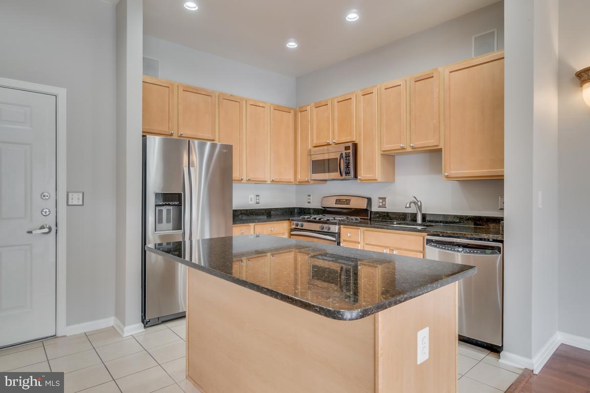 12000 Market Street, Unit 419 Reston, VA 20190 - Photo 8 of 38 Stainless steel appliances with gas stove