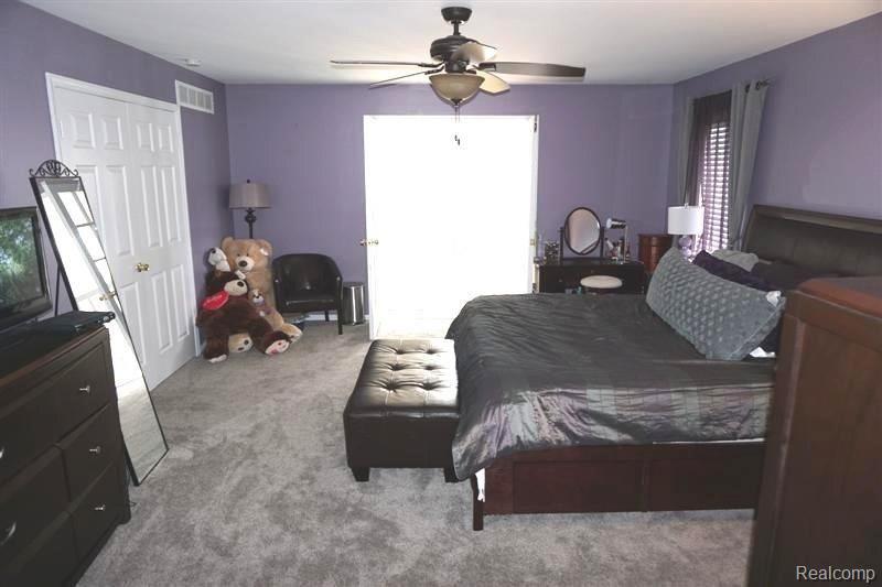30880 Country Ridge Circle Farmington Hills, MI 48331 - Photo 22 of 37