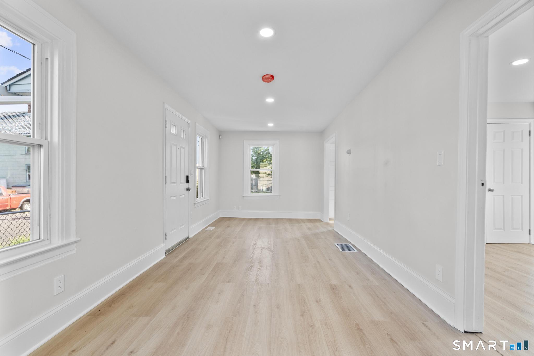 39 Edwards Street Hamden, CT 06517 - Photo 3 of 17