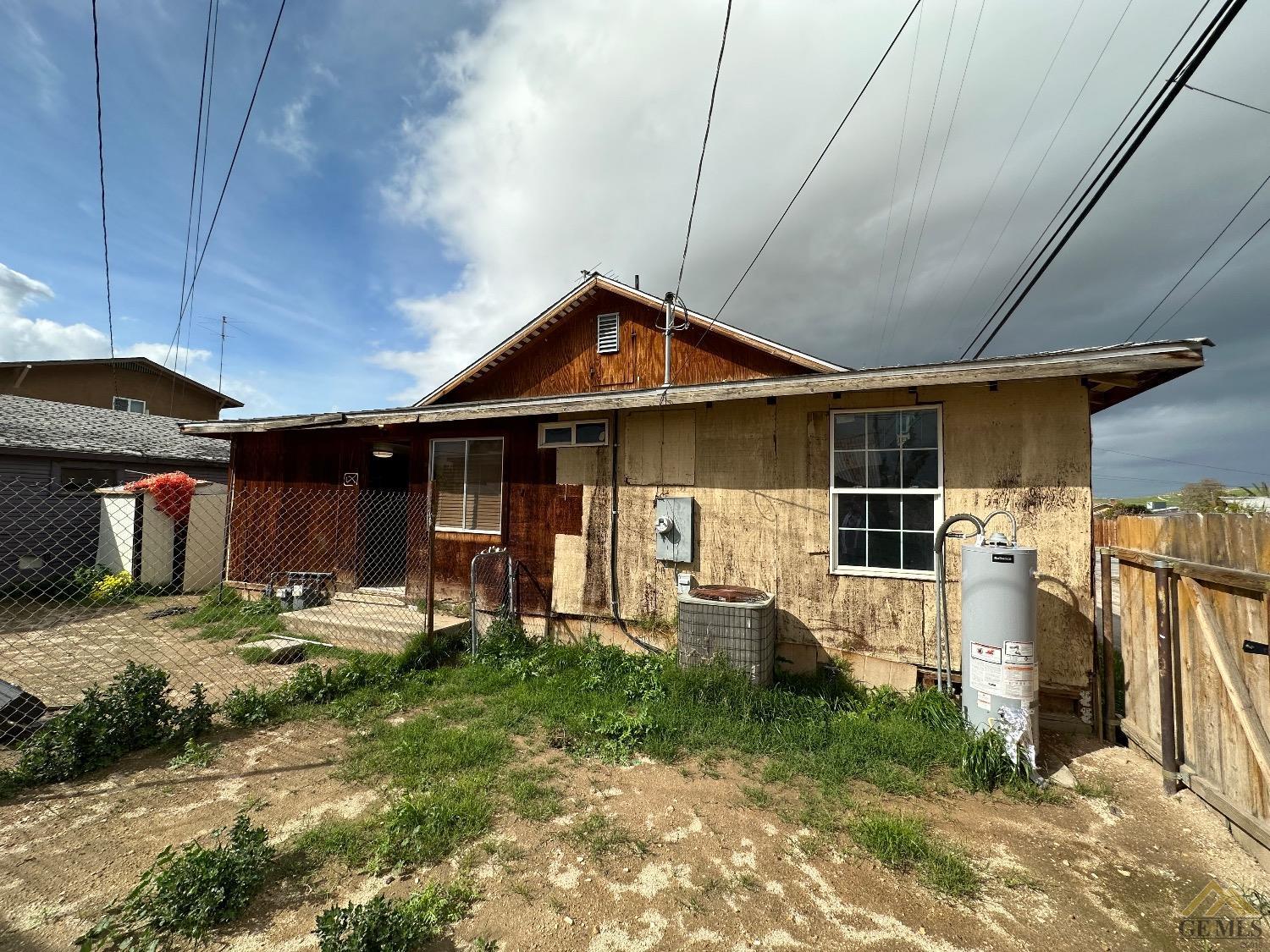 Undisclosed Address Taft, CA 93268 - Photo 20 of 22 a front view of a house with garden