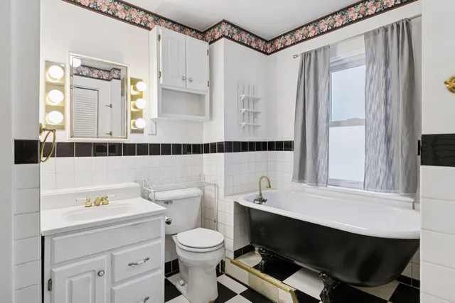 $300,000 | 1435 Albany Avenue, St. Paul, MN 55108