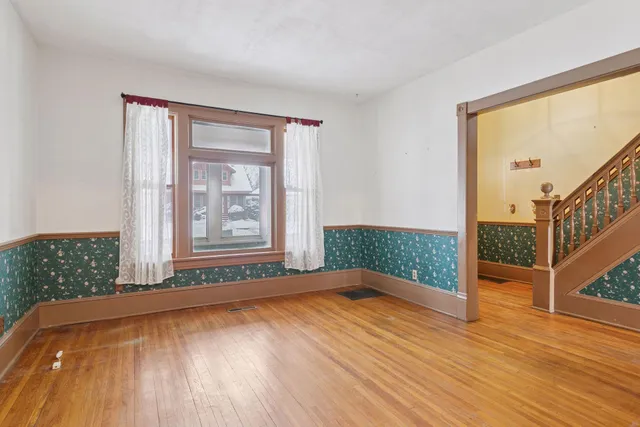 $300,000 | 1435 Albany Avenue, St. Paul, MN 55108