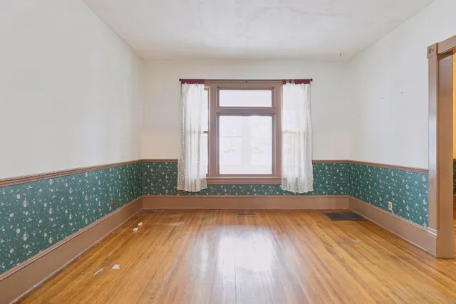 $300,000 | 1435 Albany Avenue, St. Paul, MN 55108