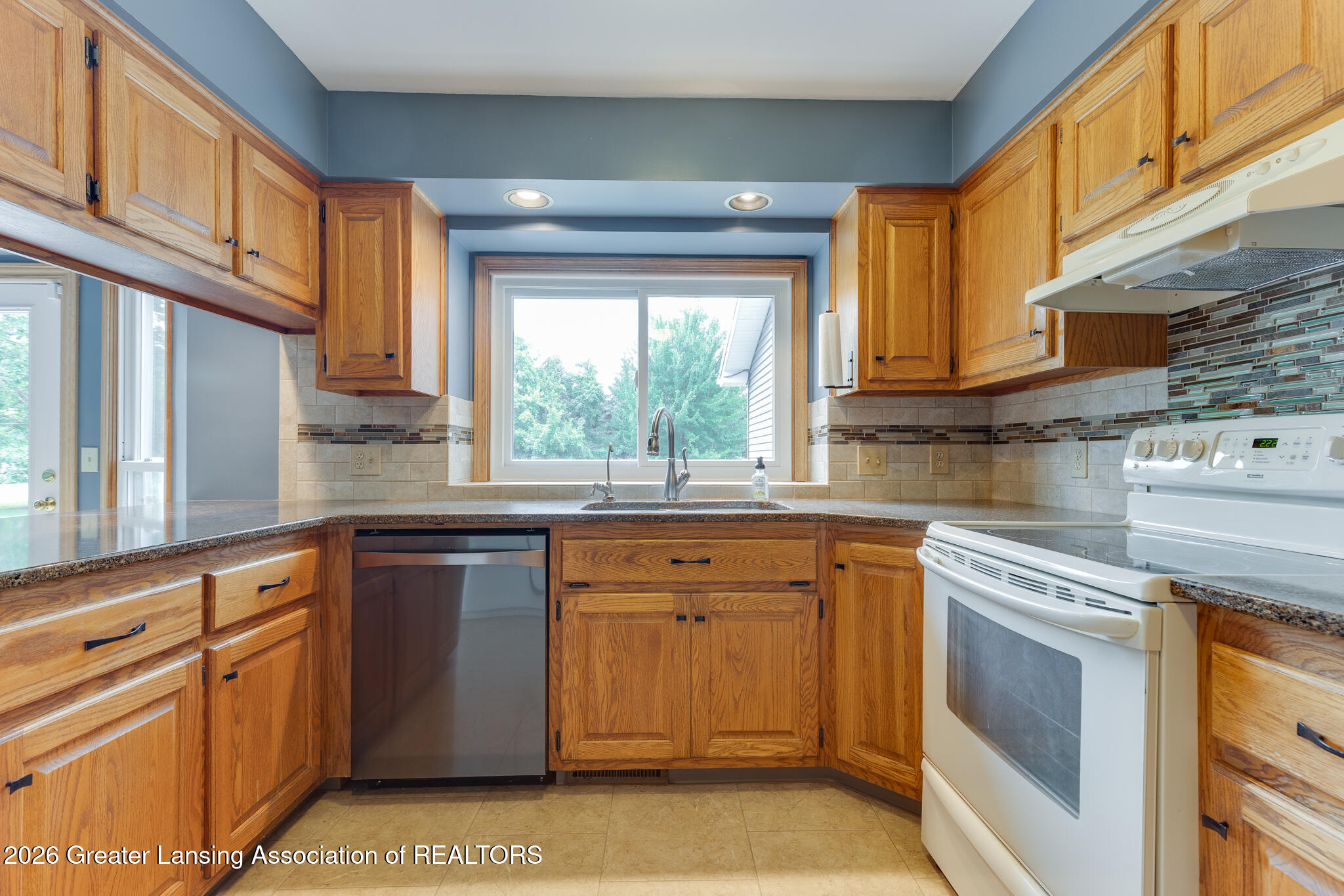 4115 West Howe Road Dewitt, MI 48820 - Photo 16 of 58 4115_Howe_BROCK-23