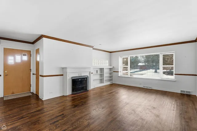 $285,000 | 311 Grove Street, Crystal Lake, IL 60014