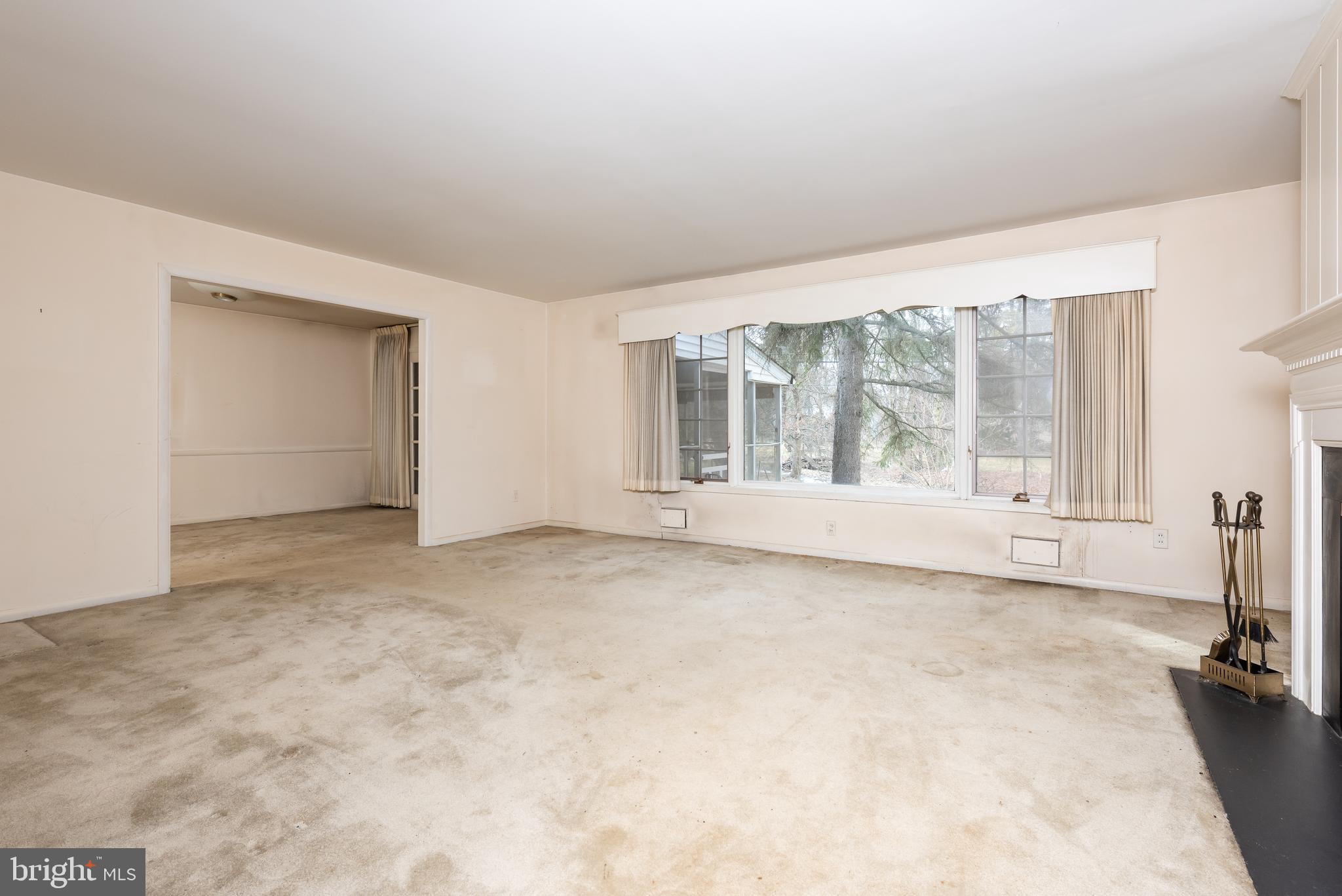 1570 Glenhardie Road Wayne, PA 19087 - Photo 3 of 30